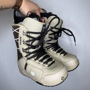 Burton Moto Snowboard Boots. Men size 6 Imprint1 Inserts. Great Condition.